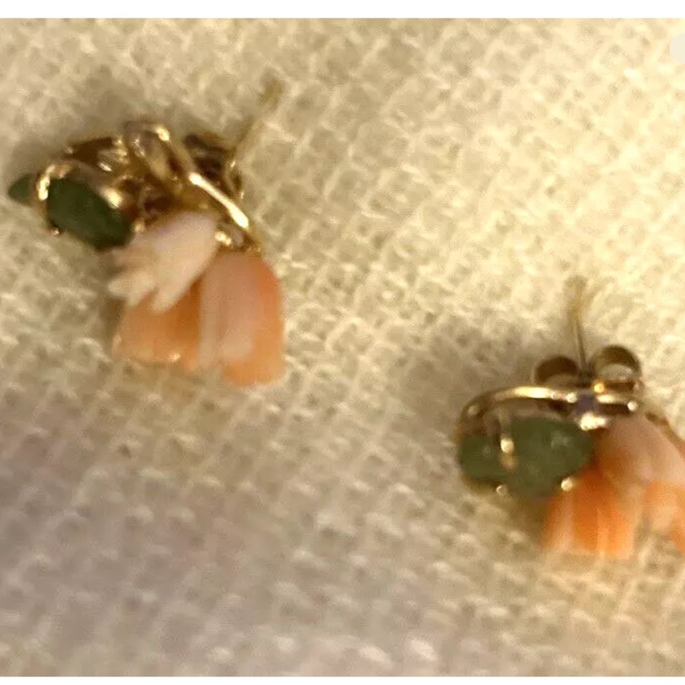 Vintage Carved Peach Coral Tulip Flower Jade Leaves Pierced Earrings - Picture 7 of 12